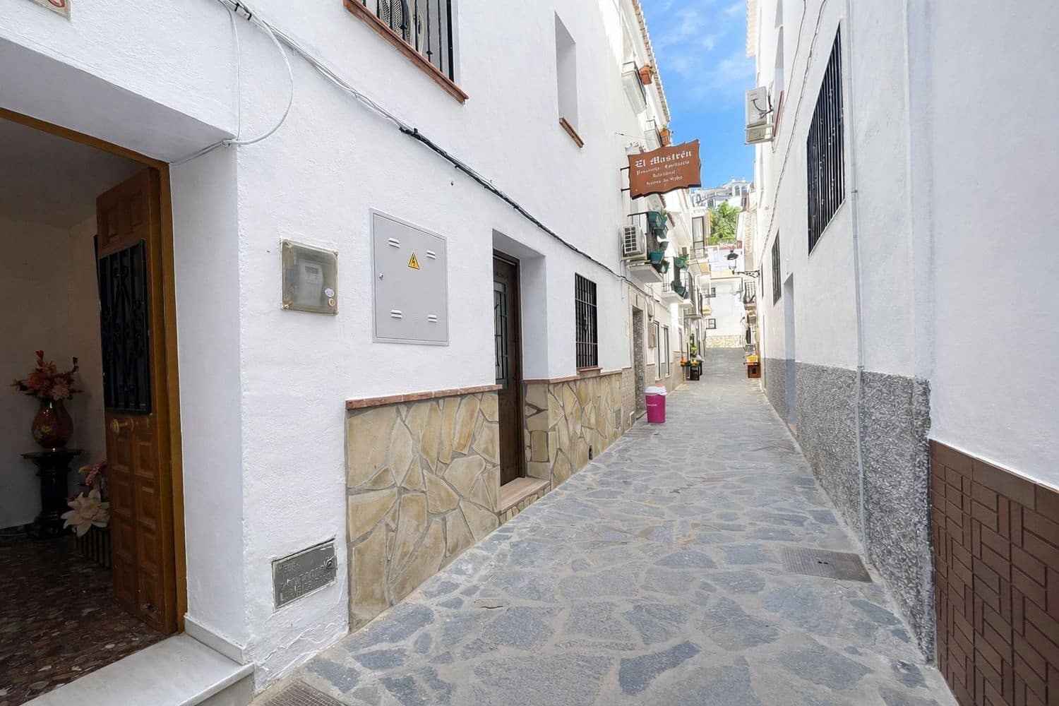 5 bedroom Townhouse for sale in Canillas de Aceituno with garage - € 169,000 (Ref: 9788089)