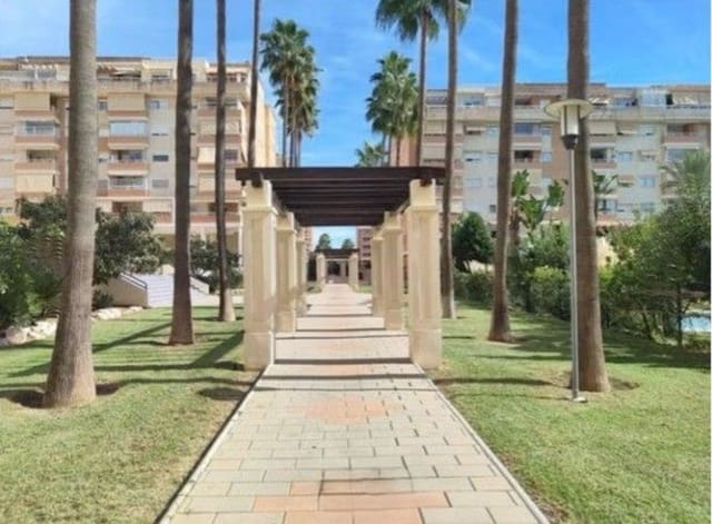 4 makuuhuone Huoneisto myytävänä paikassa Torre Atalaya, Málaga kaupunki mukana uima-altaan 
autotalli - 700 000 € (Ref: 9798543)