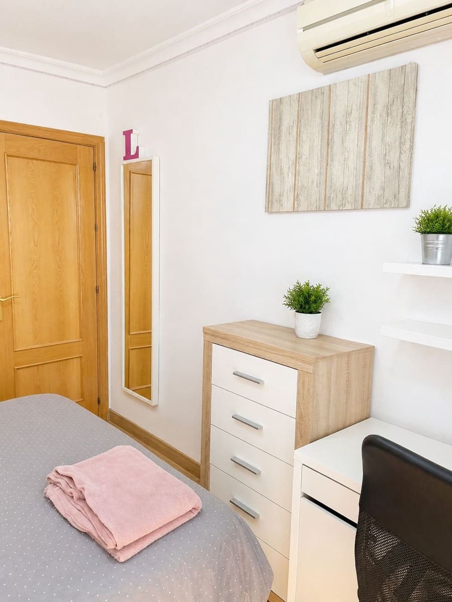 5 Zimmer Haus zu verkaufen in Malaga Stadt mit Pool Garage - 497.000 € (Ref: 9806151)