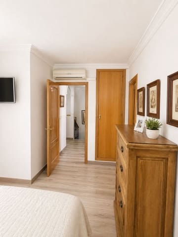 5 Zimmer Haus zu verkaufen in Los Prados, Málaga Stadt mit Pool Garage - 497.000 € (Ref: 9806151)