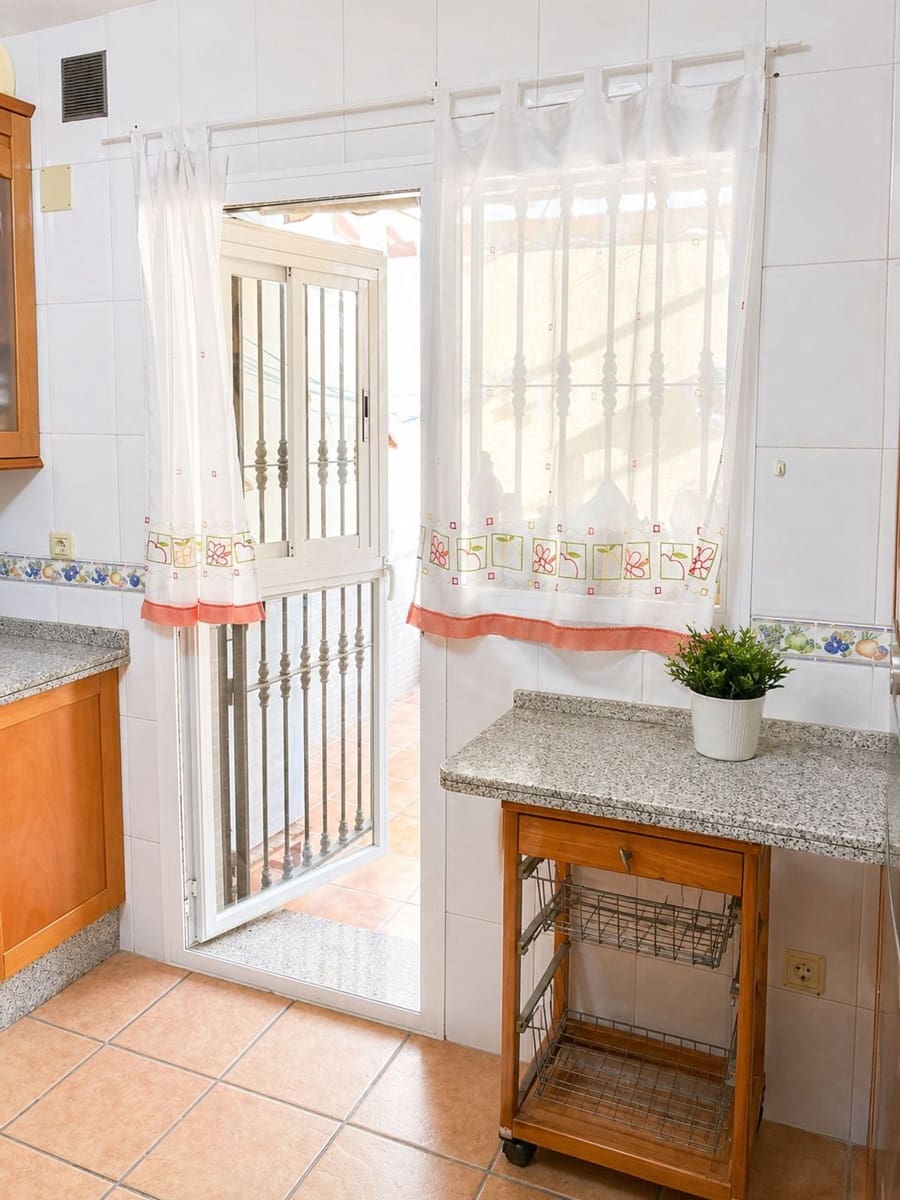 5 Zimmer Haus zu verkaufen in Malaga Stadt mit Pool Garage - 497.000 € (Ref: 9806151)