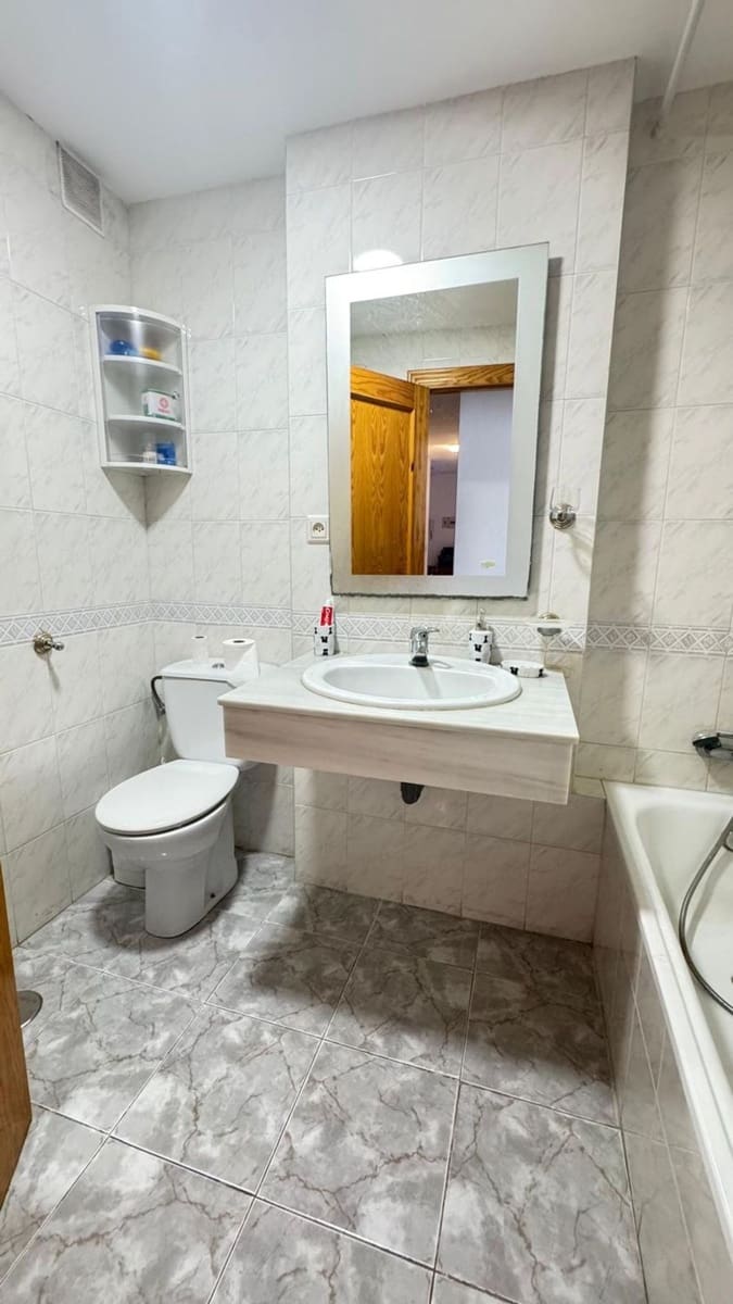 4 bedroom Apartment for sale in Estepona with garage - € 360,000 (Ref: 9810934)