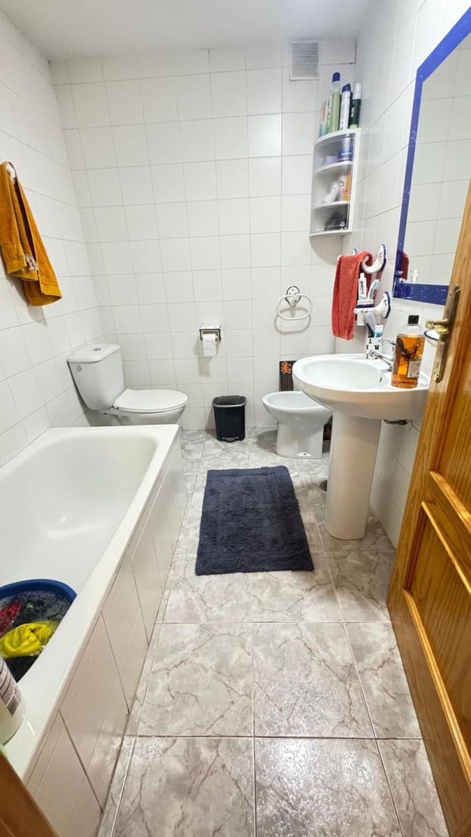 4 bedroom Apartment for sale in Estepona with garage - € 360,000 (Ref: 9810934)
