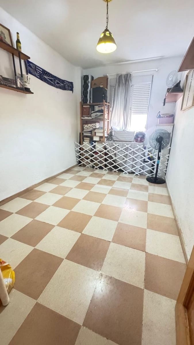 4 bedroom Apartment for sale in Estepona with garage - € 360,000 (Ref: 9810934)