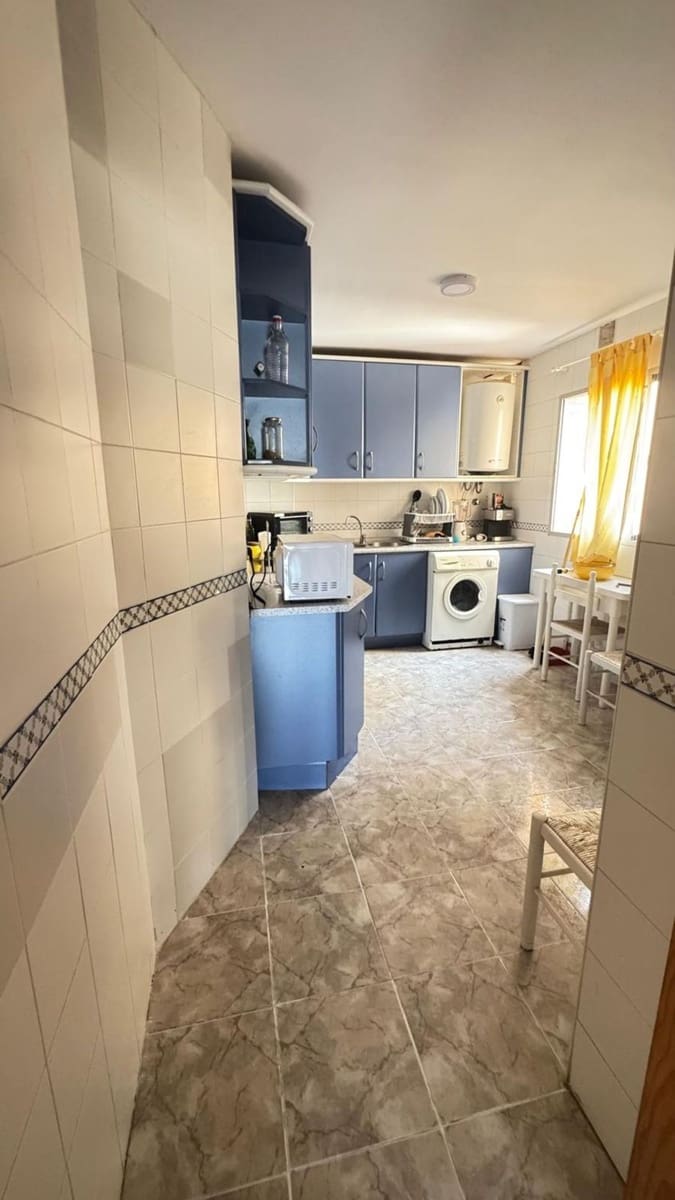 4 bedroom Apartment for sale in Estepona with garage - € 360,000 (Ref: 9810934)