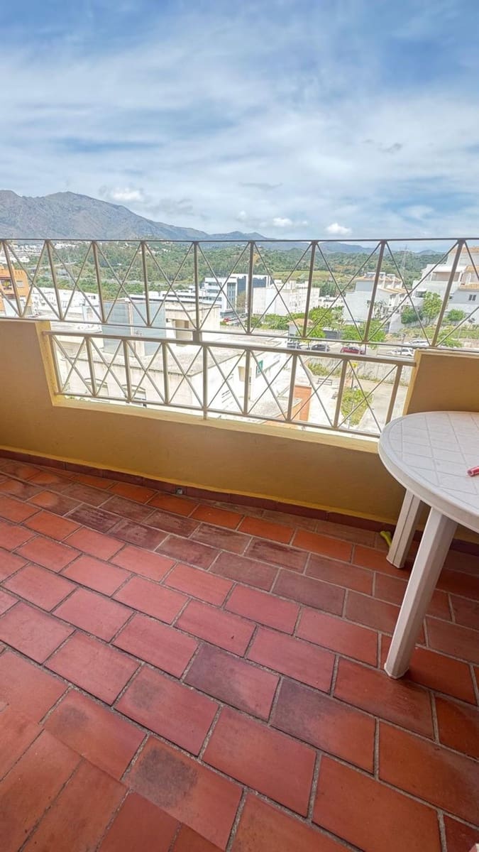 4 bedroom Apartment for sale in Estepona with garage - € 360,000 (Ref: 9810934)