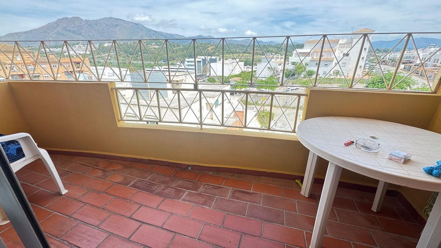 4 bedroom Apartment for sale in Estepona with garage - € 360,000 (Ref: 9810934)