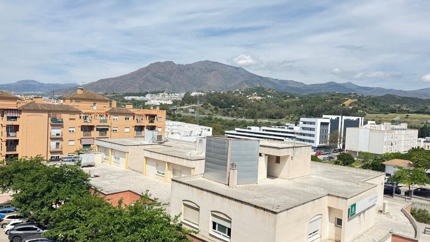 4 bedroom Apartment for sale in Estepona with garage - € 360,000 (Ref: 9810934)