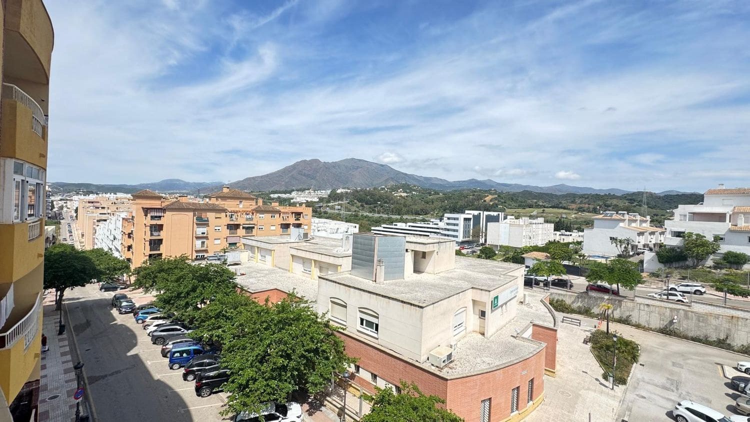 4 bedroom Apartment for sale in Estepona with garage - € 360,000 (Ref: 9810934)