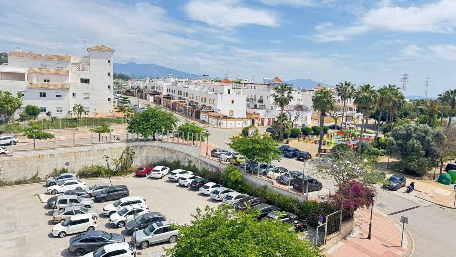 4 bedroom Apartment for sale in Estepona with garage - € 360,000 (Ref: 9810934)