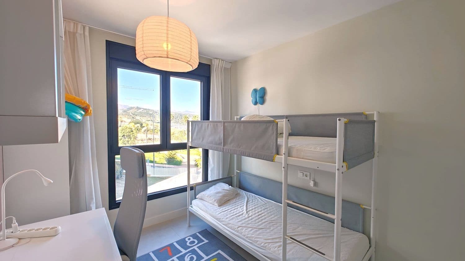 4 Zimmer Apartment zu verkaufen in Estepona mit Pool Garage - 885.000 € (Ref: 9812940)