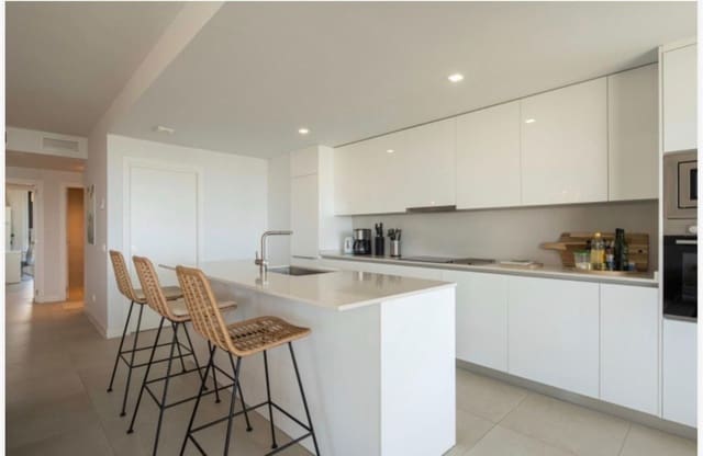 4 Zimmer Apartment zu verkaufen in Huerta Nueva, Estepona mit Pool Garage - 885.000 € (Ref: 9812940)