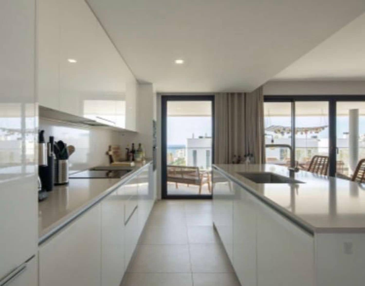 4 Zimmer Apartment zu verkaufen in Estepona mit Pool Garage - 885.000 € (Ref: 9812940)
