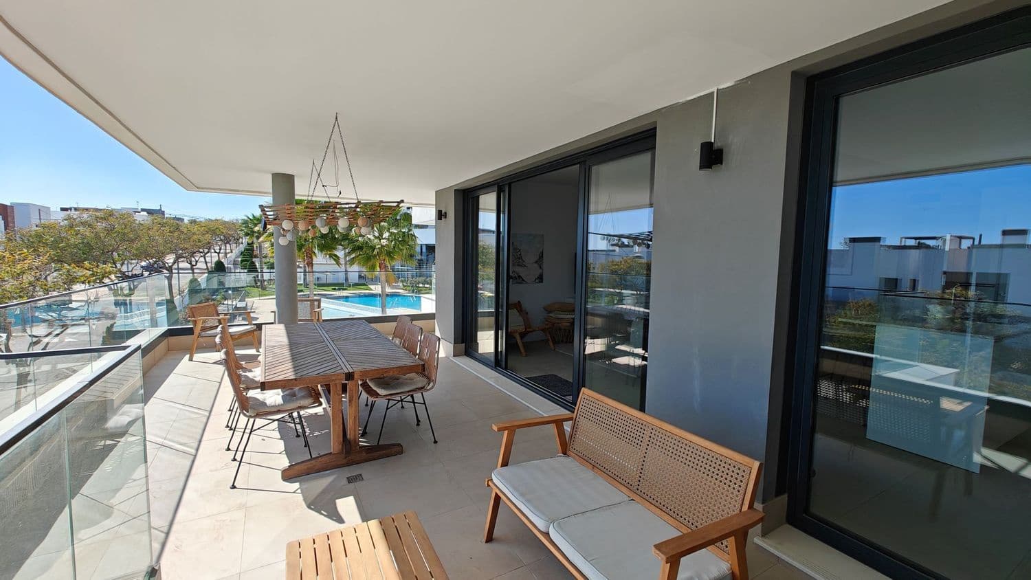 4 Zimmer Apartment zu verkaufen in Estepona mit Pool Garage - 885.000 € (Ref: 9812940)