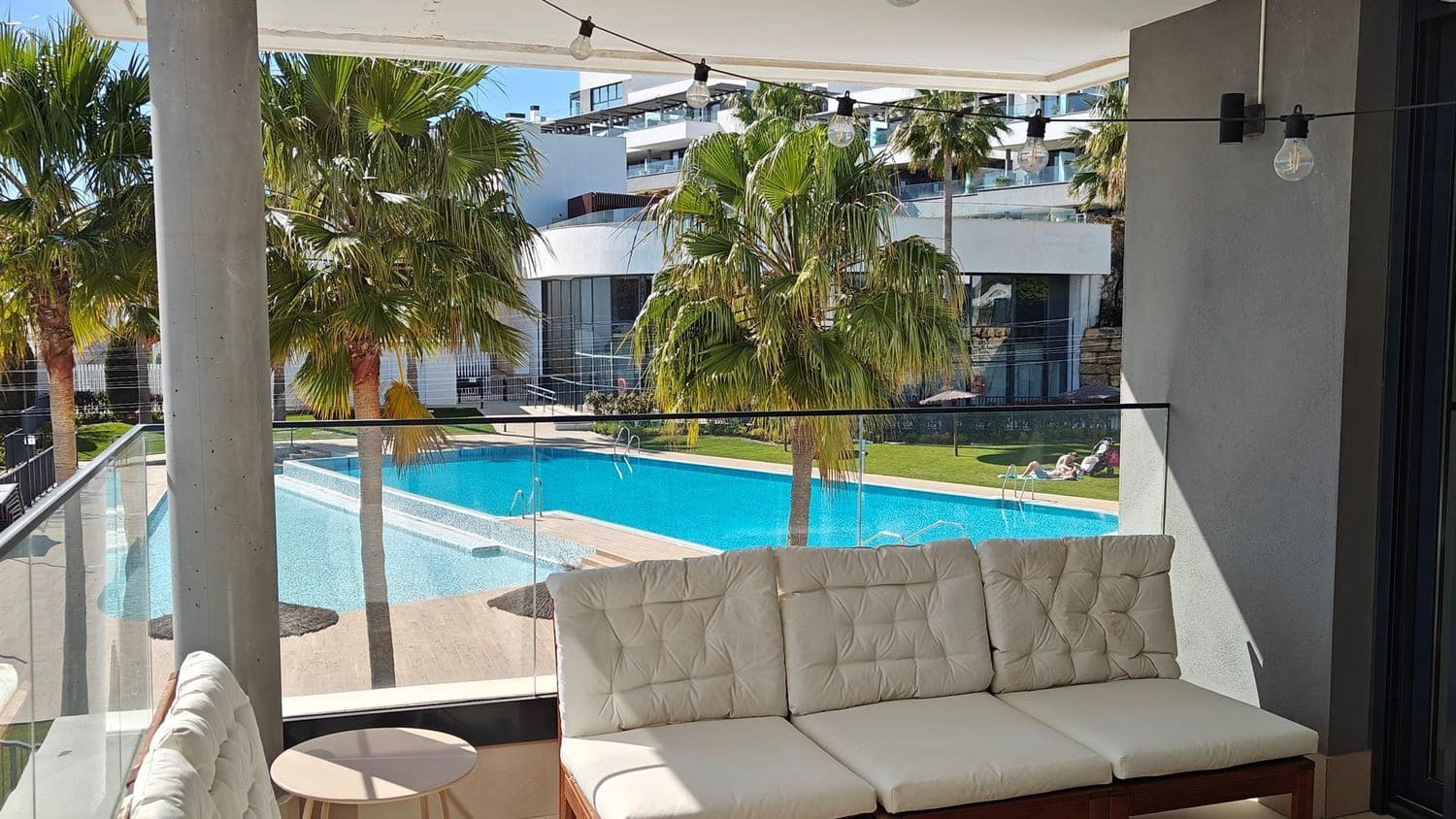 4 Zimmer Apartment zu verkaufen in Estepona mit Pool Garage - 885.000 € (Ref: 9812940)