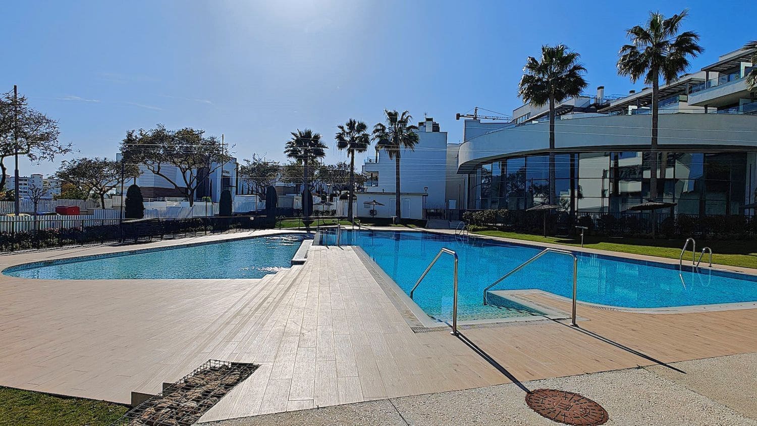 4 Zimmer Apartment zu verkaufen in Estepona mit Pool Garage - 885.000 € (Ref: 9812940)