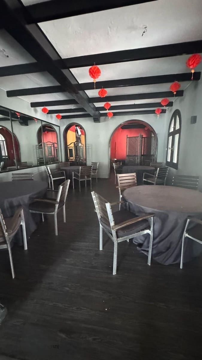 Hotel for sale in Estepona - € 2,200,000 (Ref: 9814443)