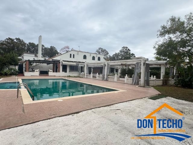 Hotel for sale in Zona Calvario, Estepona - € 2,200,000 (Ref: 9814443)