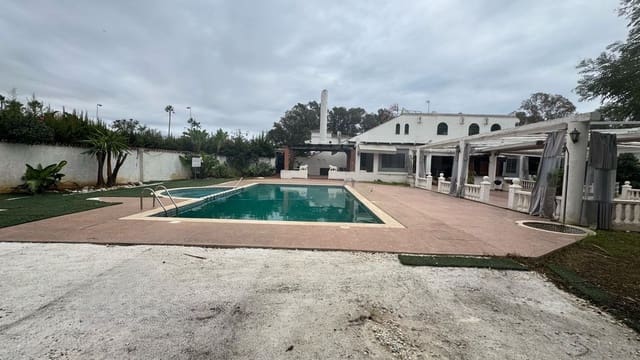 Hotel for sale in Zona Calvario, Estepona - € 2,200,000 (Ref: 9814443)