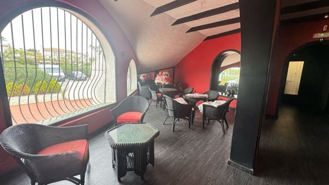 Hotel for sale in Zona Calvario, Estepona - € 2,200,000 (Ref: 9814443)