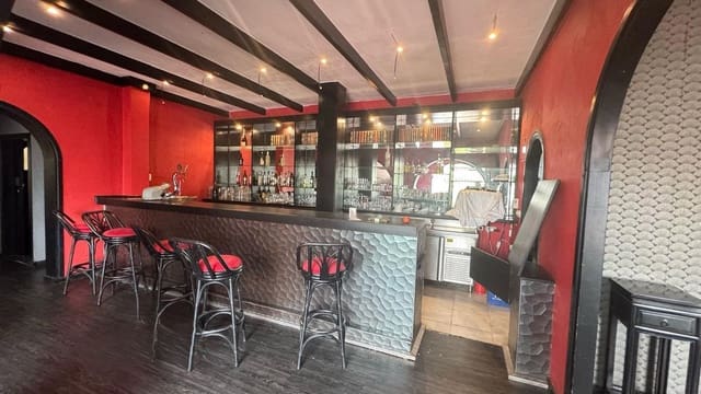 Hotel for sale in Zona Calvario, Estepona - € 2,200,000 (Ref: 9814443)
