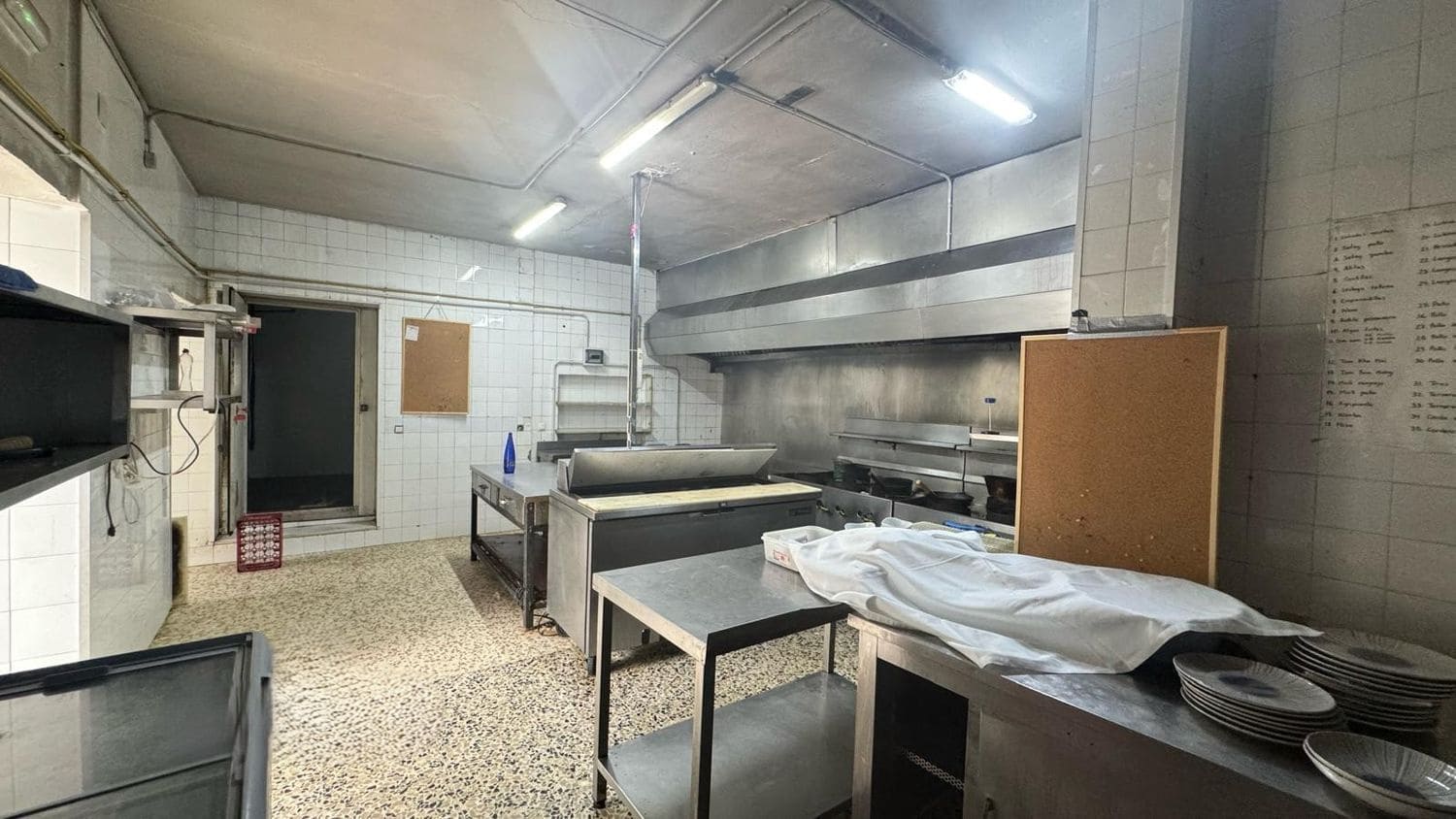 Hotel for sale in Estepona - € 2,200,000 (Ref: 9814443)