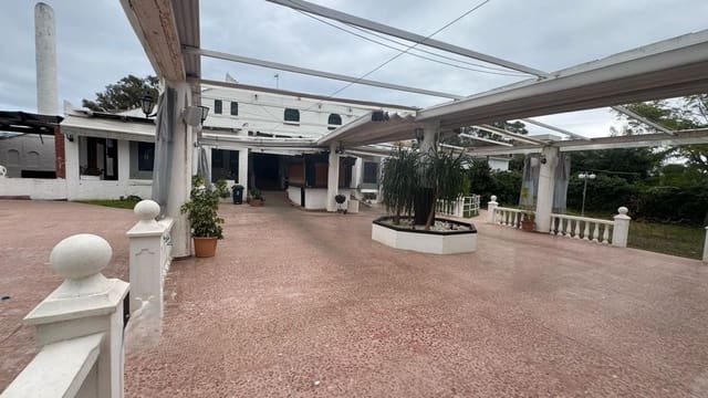 Hotel for sale in Zona Calvario, Estepona - € 2,200,000 (Ref: 9814443)