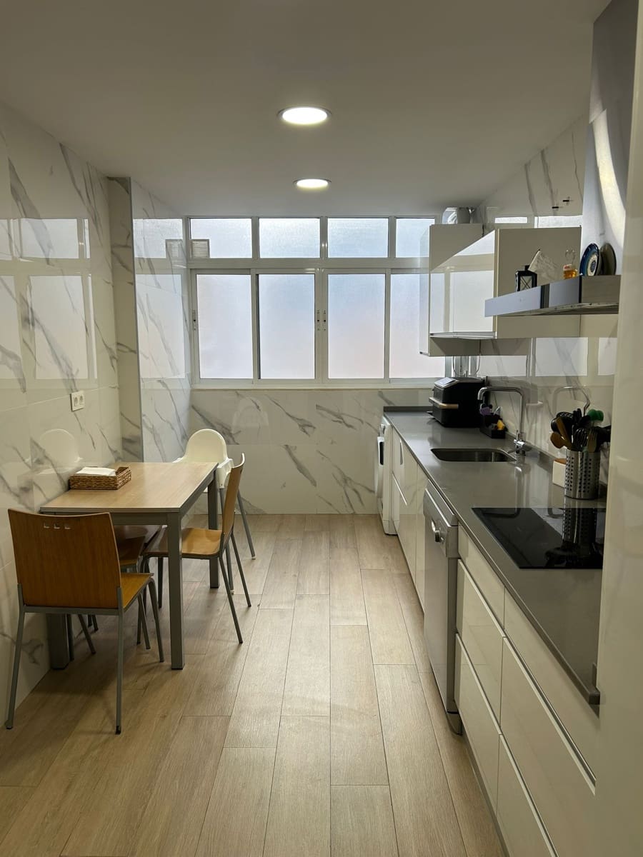 3 sypialnia Apartament na sprzedaż w Miasto Malaga z basenem garażem - 500 000 € (Ref: 9823768)