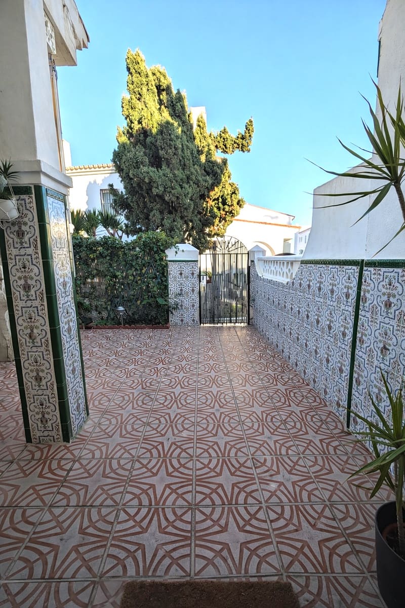 2 bedroom Villa for sale in Rincon de la Victoria with pool - € 420,000 (Ref: 9827993)