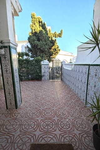 Chalet de 2 habitaciones en Rincón de la Victoria en venta con piscina - 420.000 € (Ref: 9827993)