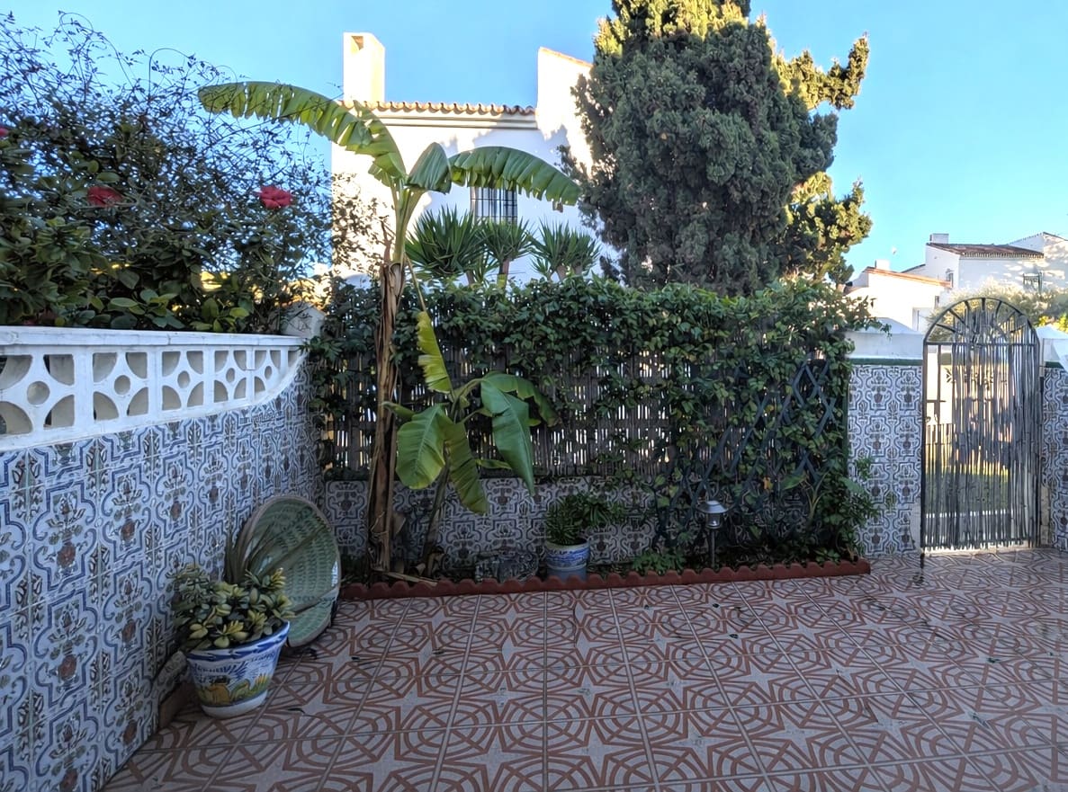2 bedroom Villa for sale in Rincon de la Victoria with pool - € 420,000 (Ref: 9827993)
