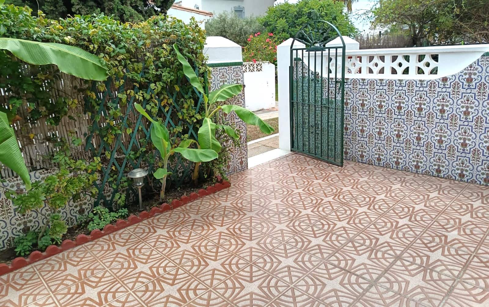2 bedroom Villa for sale in Rincon de la Victoria with pool - € 420,000 (Ref: 9827993)