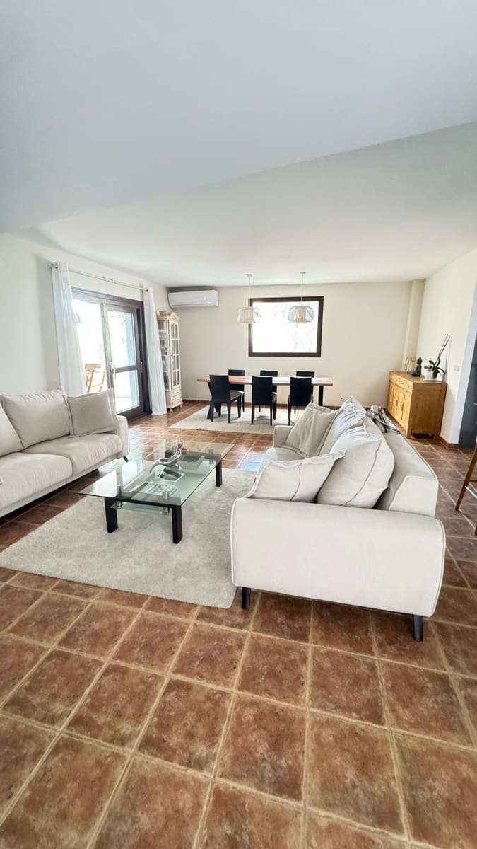 3 sovrum Villa till salu i Estepona med pool garage - 749 000 € (Ref: 9832261)
