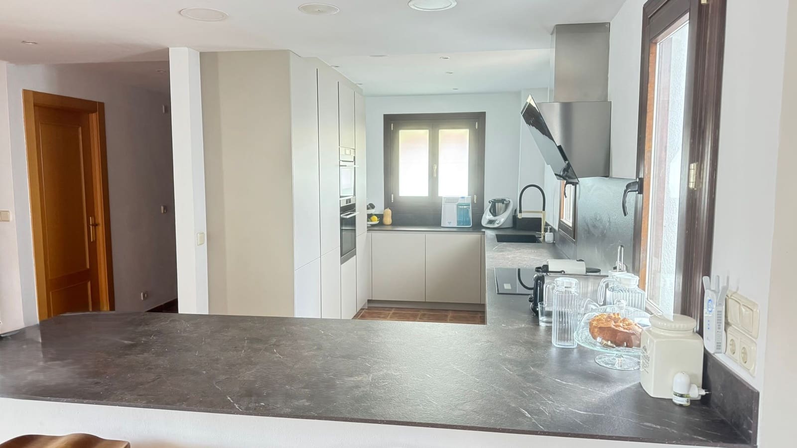 3 sovrum Villa till salu i Estepona med pool garage - 749 000 € (Ref: 9832261)