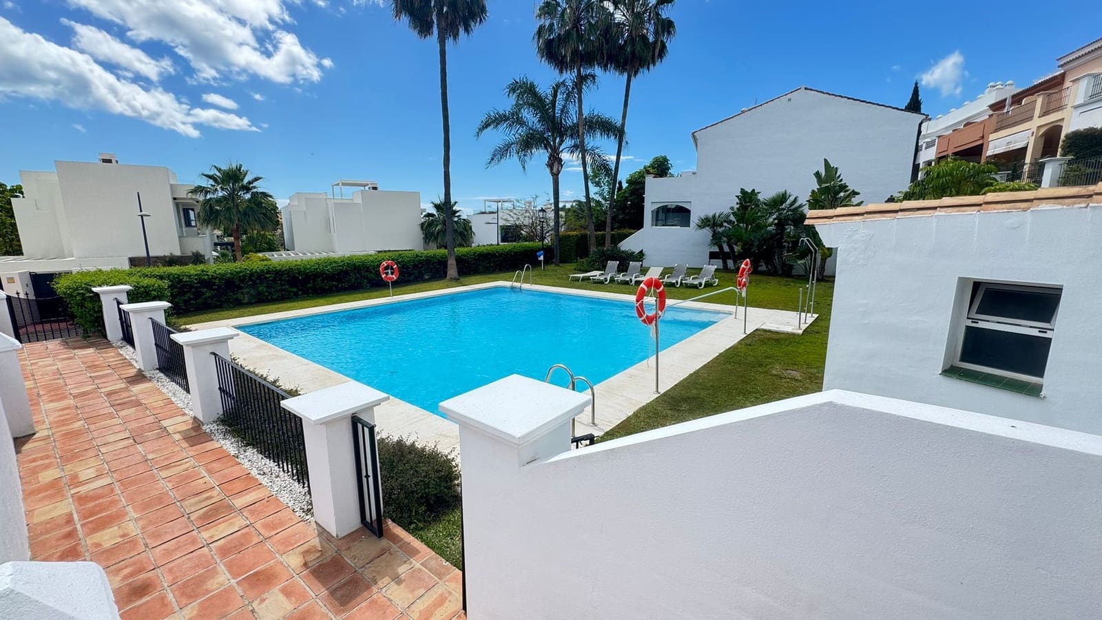 3 sovrum Villa till salu i Estepona med pool garage - 749 000 € (Ref: 9832261)