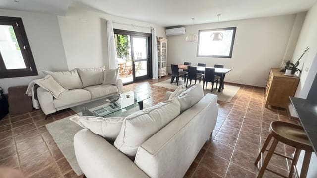 3 sovrum Villa till salu i Paraiso - Barronal, Estepona med pool garage - 749 000 € (Ref: 9832261)