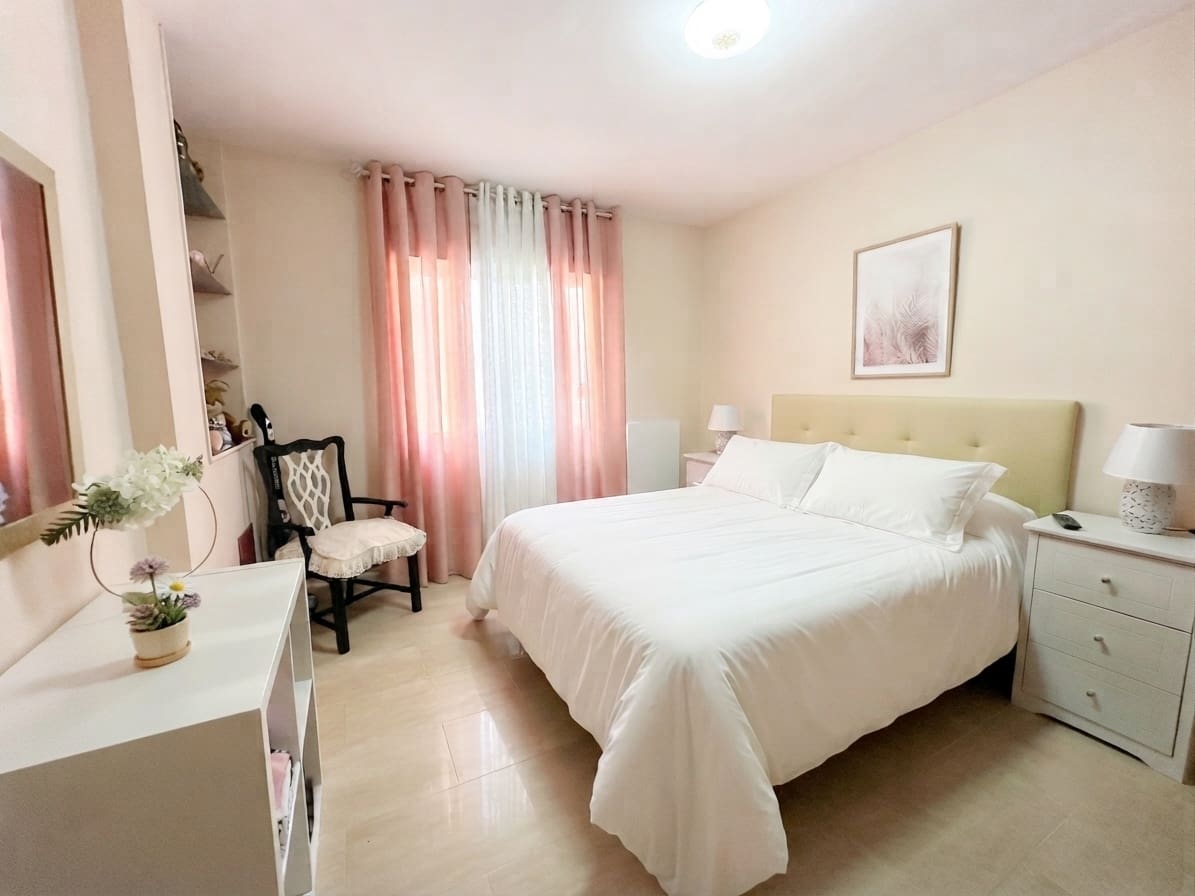Apartamento de 3 habitaciones en Estepona en venta - 425.000 € (Ref: 9834199)