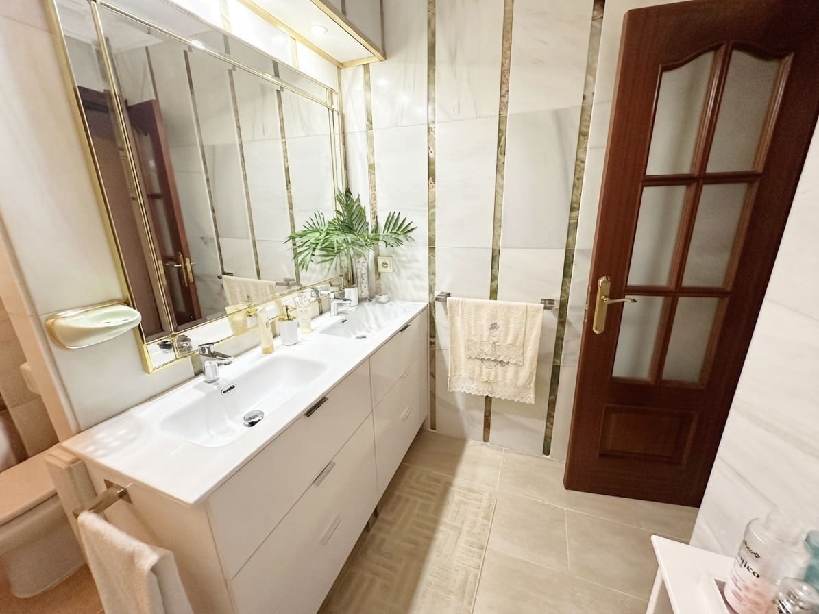 Apartamento de 3 habitaciones en Estepona en venta - 425.000 € (Ref: 9834199)