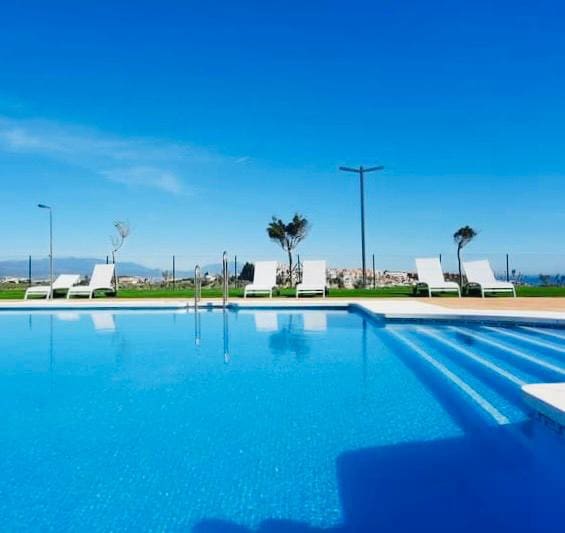 3 chambre Penthouse à vendre à Manilva avec piscine - 285 000 € (Ref: 9834724)