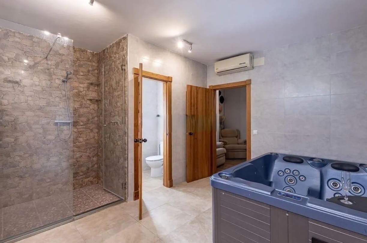 5 soveværelse Finca/Landehus til salg i Atarfe med swimmingpool garage - € 450.000 (Ref: 9834889)