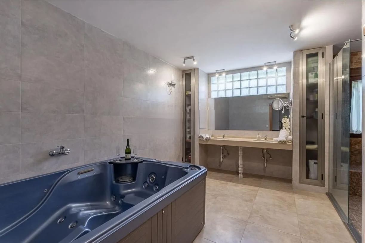 5 soveværelse Finca/Landehus til salg i Atarfe med swimmingpool garage - € 450.000 (Ref: 9834889)