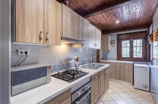 5 soveværelse Finca/Landehus til salg i Atarfe med swimmingpool garage - € 450.000 (Ref: 9834889)