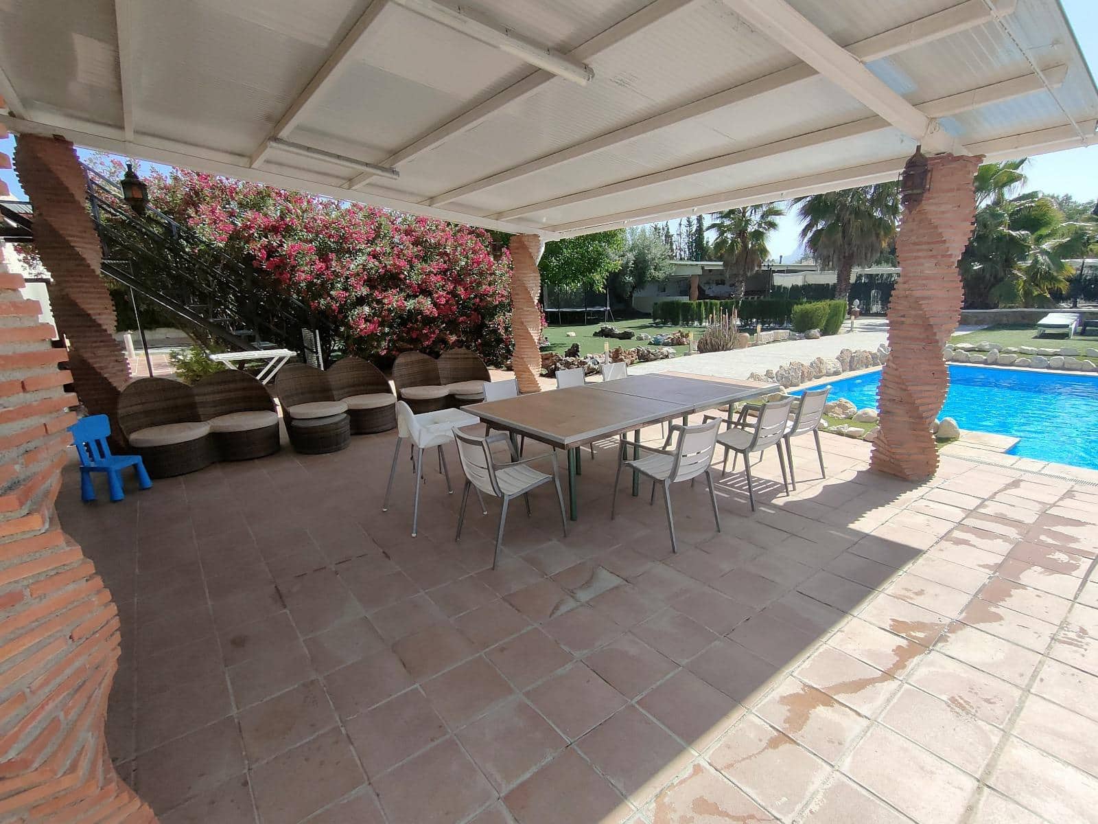 5 soveværelse Finca/Landehus til salg i Atarfe med swimmingpool garage - € 450.000 (Ref: 9834889)