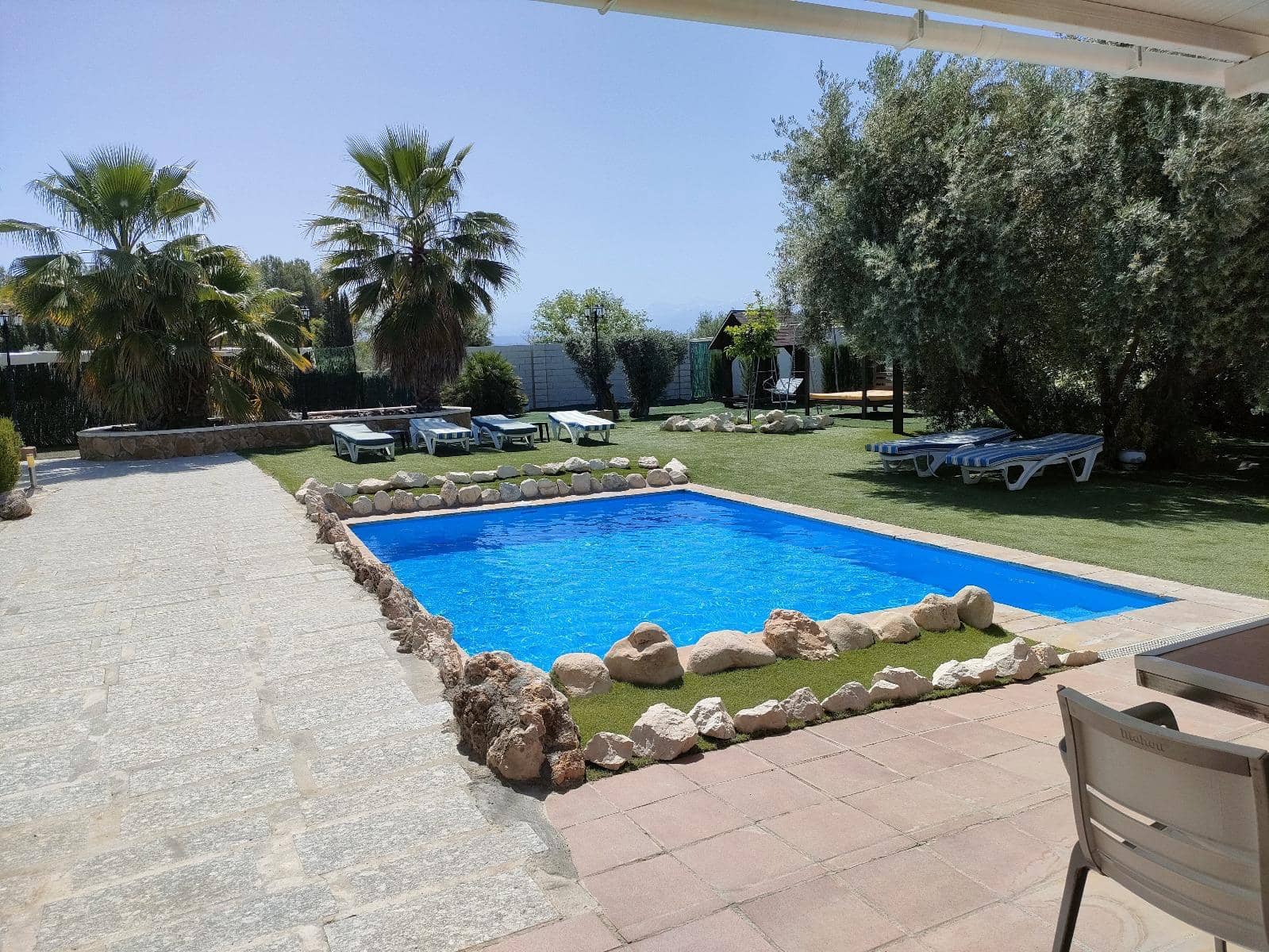5 soveværelse Finca/Landehus til salg i Atarfe med swimmingpool garage - € 450.000 (Ref: 9834889)