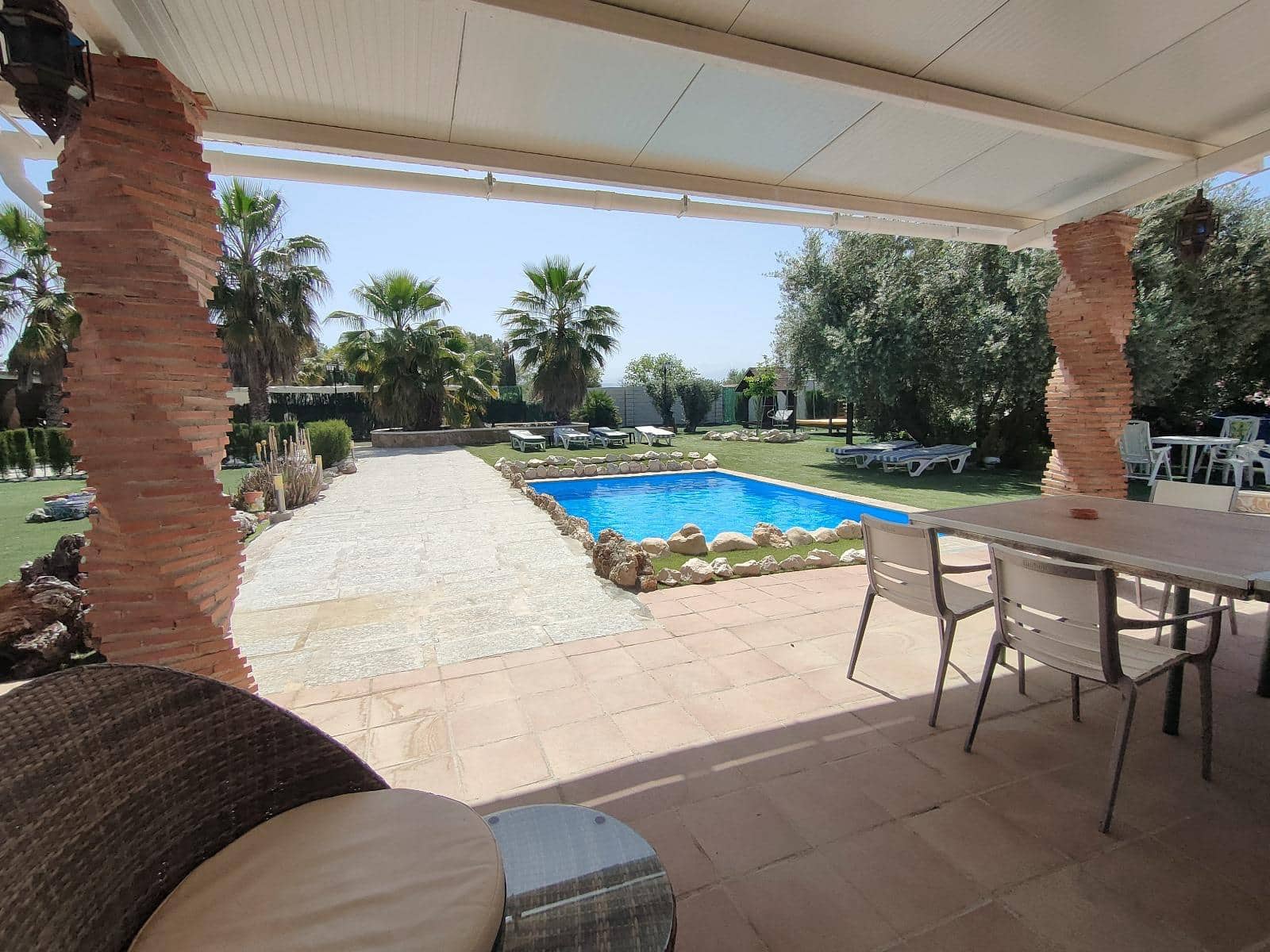 5 soveværelse Finca/Landehus til salg i Atarfe med swimmingpool garage - € 450.000 (Ref: 9834889)