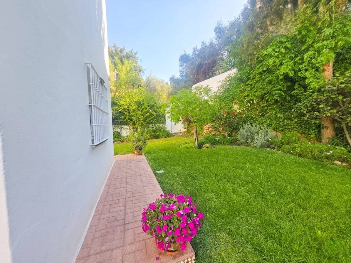 6 soverom Villa til salgs i Malaga by med garasje - € 1 057 000 (Ref: 9861058)