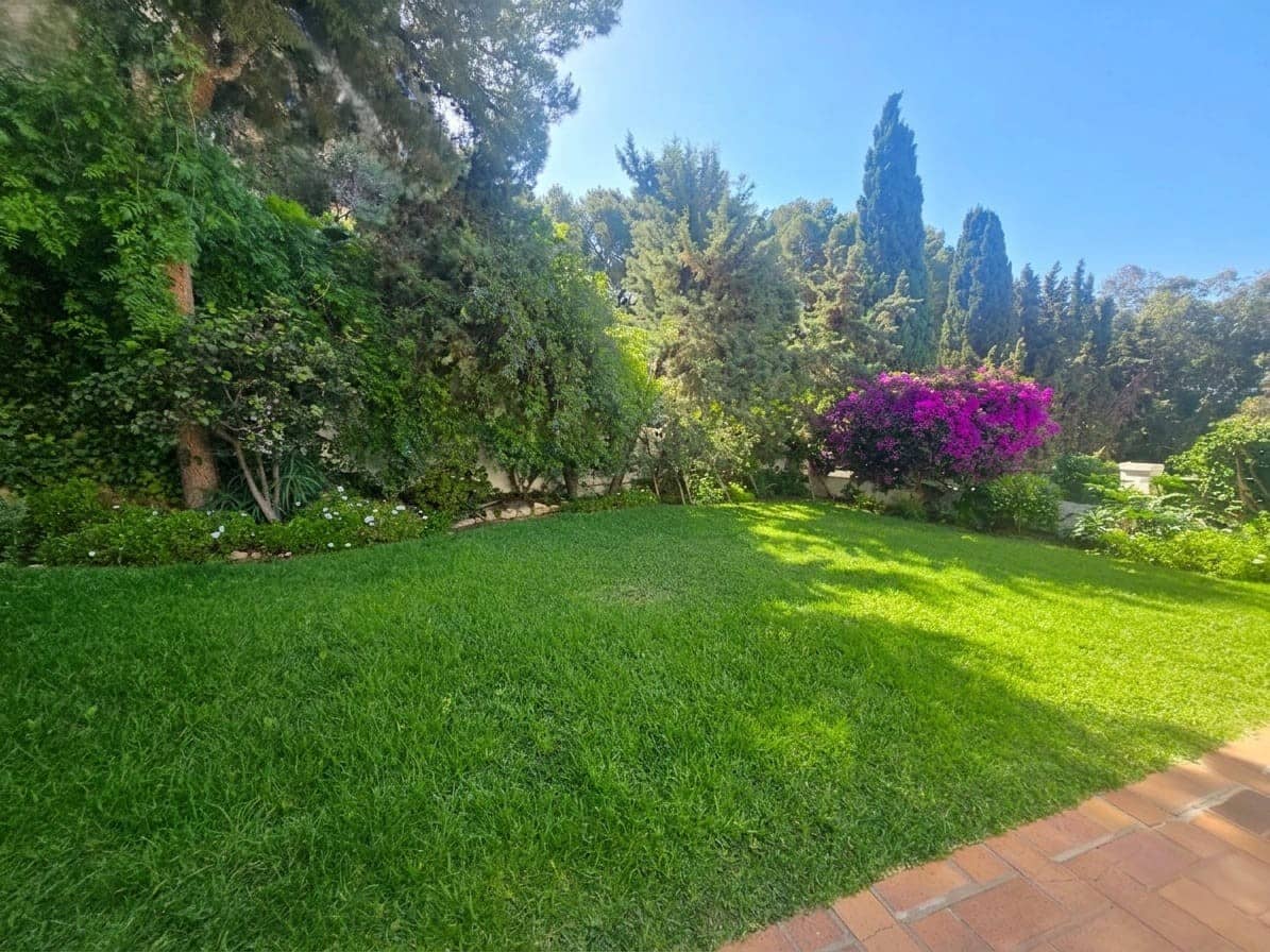 6 soverom Villa til salgs i Malaga by med garasje - € 1 057 000 (Ref: 9861058)