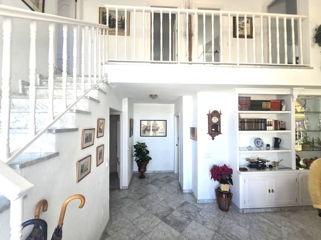 6 soverom Villa til salgs i Málaga by med garasje - € 1 057 000 (Ref: 9861058)