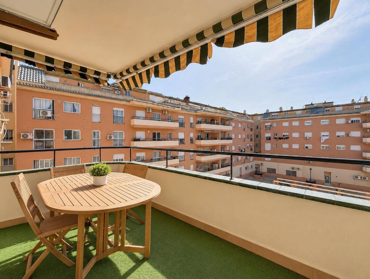 2 slaapkamer Appartement te koop in San Luis de Sabinillas met zwembad - € 265.000 (Ref: 9877594)