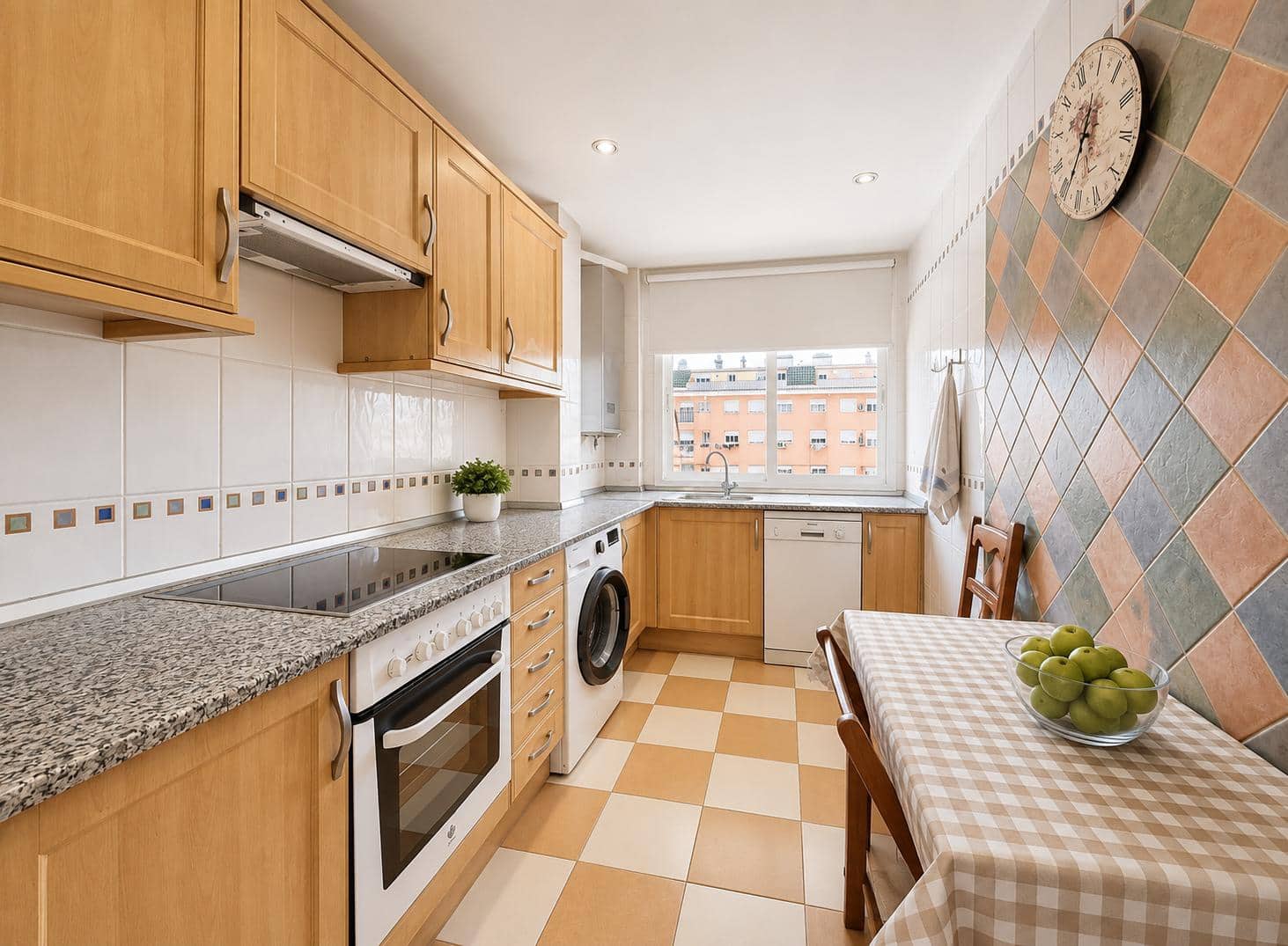 2 slaapkamer Appartement te koop in San Luis de Sabinillas met zwembad - € 265.000 (Ref: 9877594)